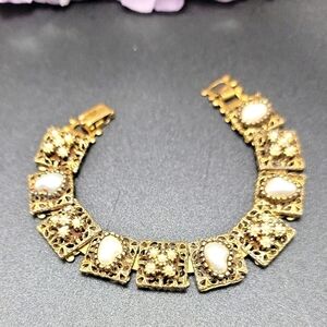 Elegant VTG Gold Tone and Square 10 Panel Filigree Faux Pearl Link Bracelet.